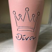 Rosa Diva Becher mit Krönchen