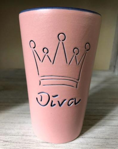 Rosa Diva Becher mit Krönchen